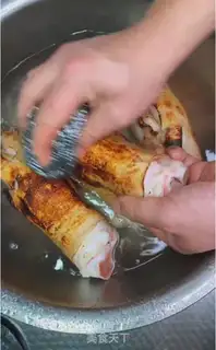 Make Soy pig hoofs step 3