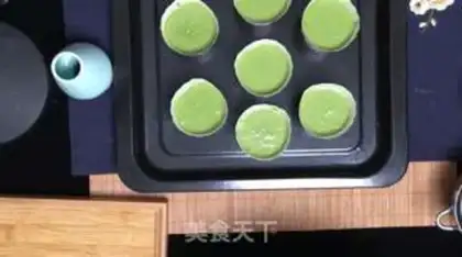 Make Tea lava-flowing cupcakes step 7