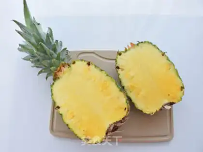 Make Pineapple and shrimp step 1