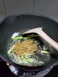 Make Shrimp skin and radish step 4