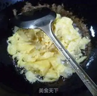 Make Tomato fried eggs step 6