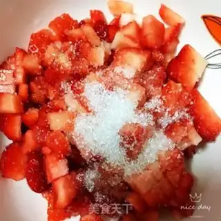 Make Strawberry candy dumplings step 2