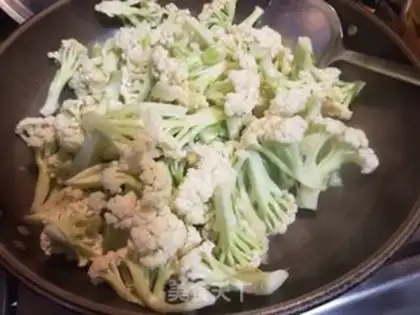 Make Pelican oil and vegetables step 3