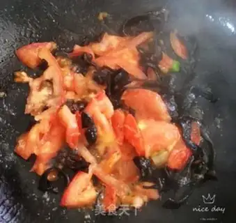 Make Tomato bean lumber egg soup step 7