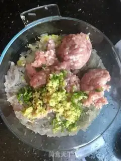 Make Porky pork fan dumplings step 2