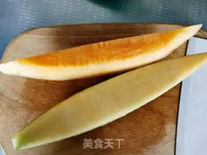 Make A melon boat step 1