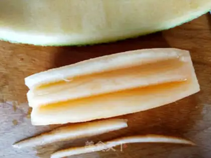 Make A melon boat step 3