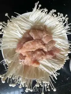 Make Garlic peppers, platinum needles, chicken breasts step 3