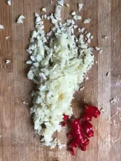 Make Garlic peppers, platinum needles, chicken breasts step 4