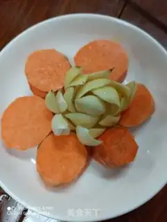 Make The sweet potatoes are steaming lilies step 2