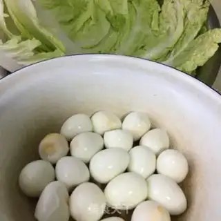 Make The gravy soup in quail eggs step 1