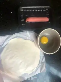 Make Hand-to-hand wiener roll step 0