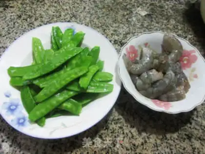 Make Shrimp fried Dutch beans step 0