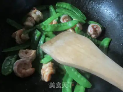Make Shrimp fried Dutch beans step 6