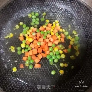 Make Shrimp sauce fried rice step 1