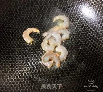 Make Shrimp sauce fried rice step 3