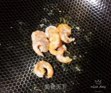 Make Shrimp sauce fried rice step 4