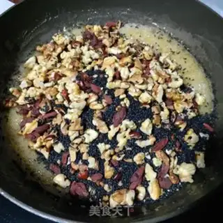 Make walnut sesame sugar step 6