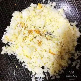Make Shrimp sauce fried rice step 7