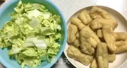 Make The cabbage boils tofu step 0