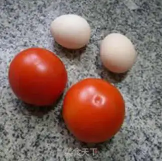 Make Tomato fried eggs step 1