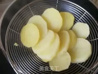 Make Spicy potato chips step 3