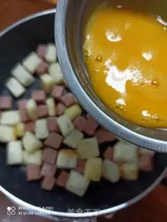 Make Toast ham and eggs step 6