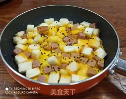 Make Toast ham and eggs step 8