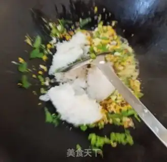 Make Cream sausage egg fried rice step 5
