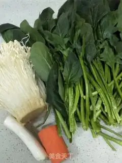 Make Golden fungus spinach step 0