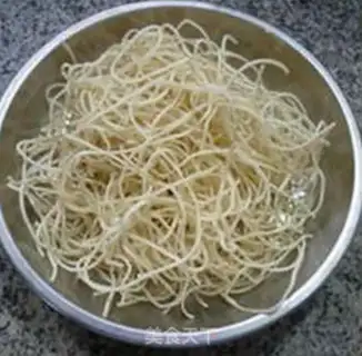 Make Beef sauce, white silk, noodle step 0