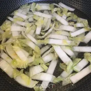 Make The soup for mushrooms and egg dumplings step 3