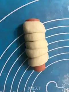 Make Ham sausage rolls step 4