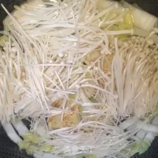 Make The soup for mushrooms and egg dumplings step 4