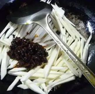 Make Beef sauce, white silk, noodle step 7