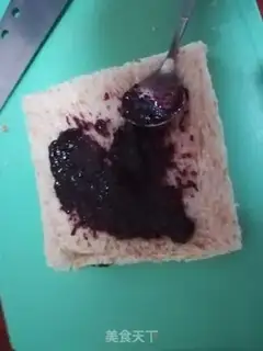 Make Blueberry sandwich step 2