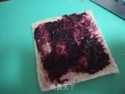 Make Blueberry sandwich step 4