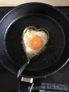 Make Heart-shaped eggs step 0