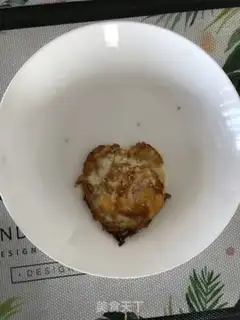 Make Heart-shaped eggs step 1