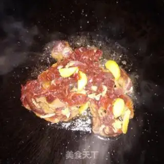 Make Onion pepper roast beef step 1