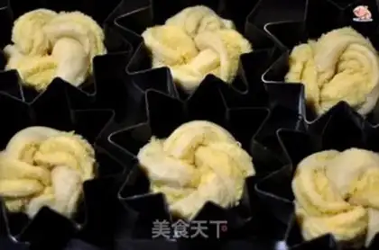 Make Star-shaped coconut bread step 12