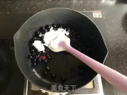Make Homemade blueberry sauce step 4