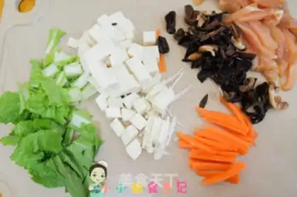 Make Chicken fungi mushroom tofu soup step 2