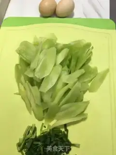 Make Eggs and onions step 0