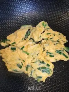 Make Eggs and onions step 1