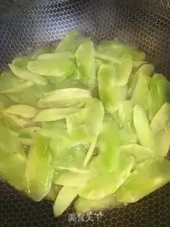 Make Eggs and onions step 2
