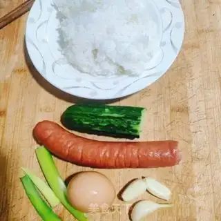 Make Garlic sausage fried rice step 2