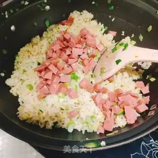 Make Garlic sausage fried rice step 8