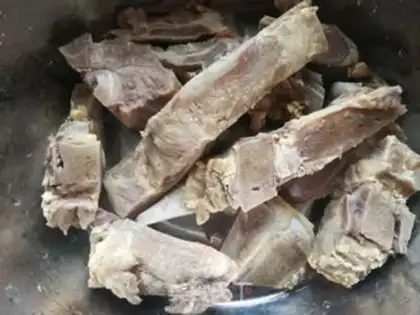 Make Carrot corn pig neck soup step 4