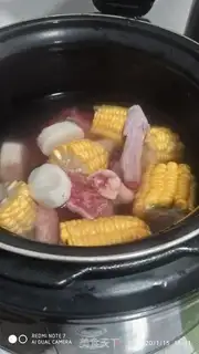 Make ♪ ♪ ♪ Mountain pottery corn duck bone soup ♪ step 1